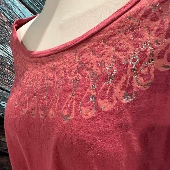 Women’s plus size 1 Target Top with cute design around neck line - Picture 2 of 4